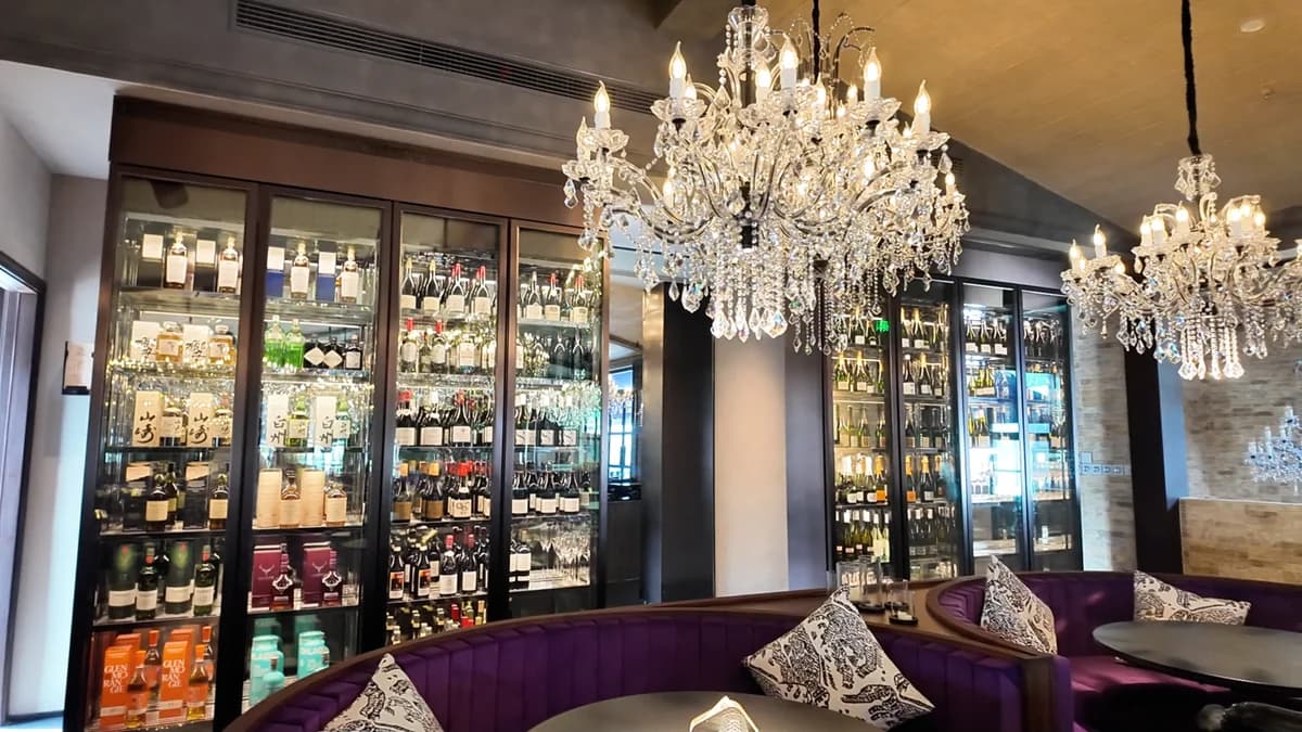 Hangzhou Guitangdong Restaurant Wine Wall gallery 3